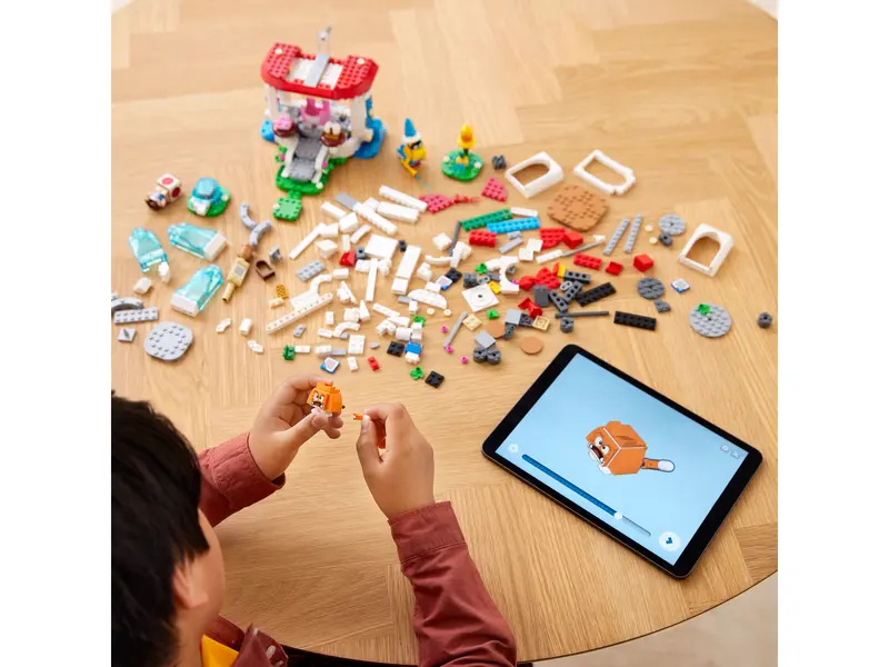 Lego Super Mario Cat Peach Suit and Frozen Tower Expansion Set - Image 4